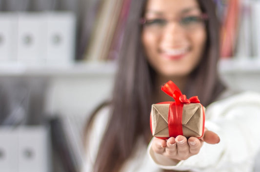 Kleine attenties, groot effect: cadeautjes voor medewerkers