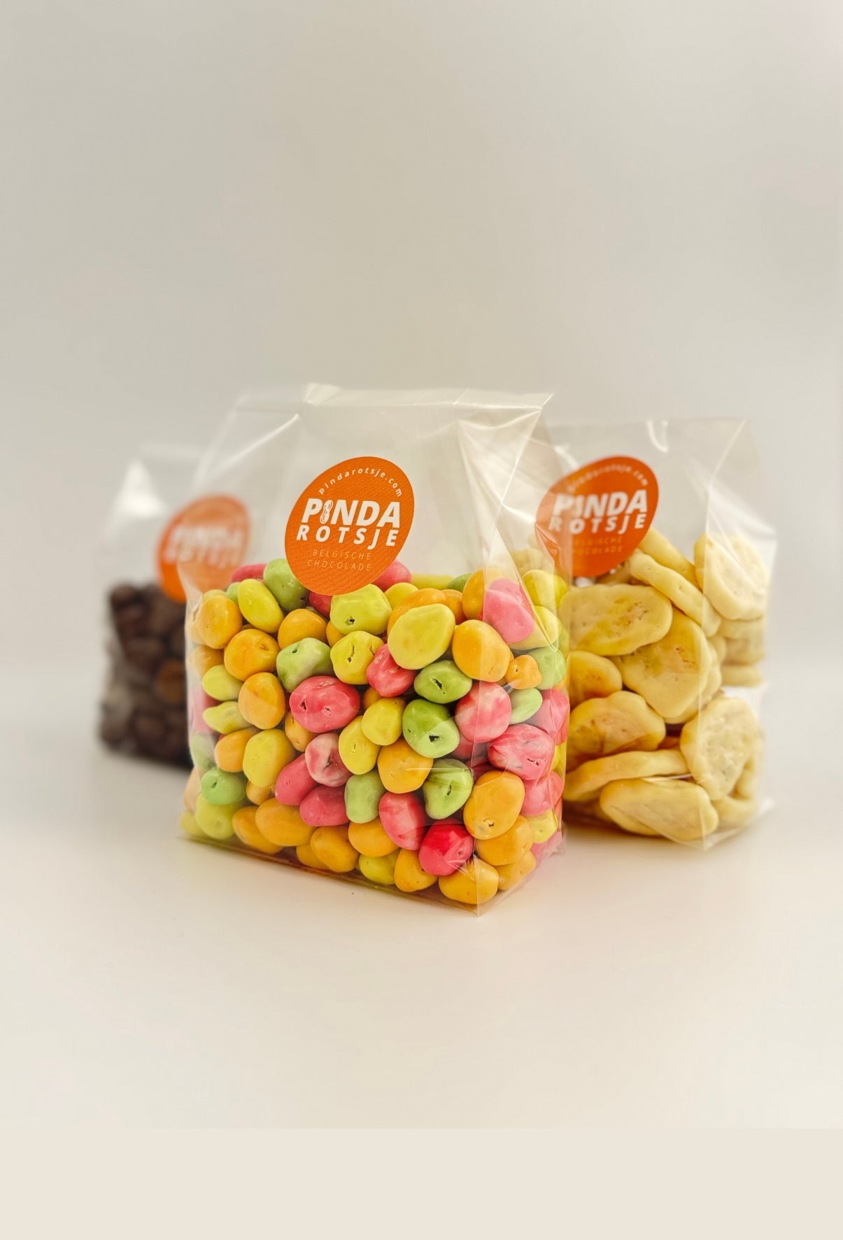 Chocolade producten met noten, pinda's en rozijnen